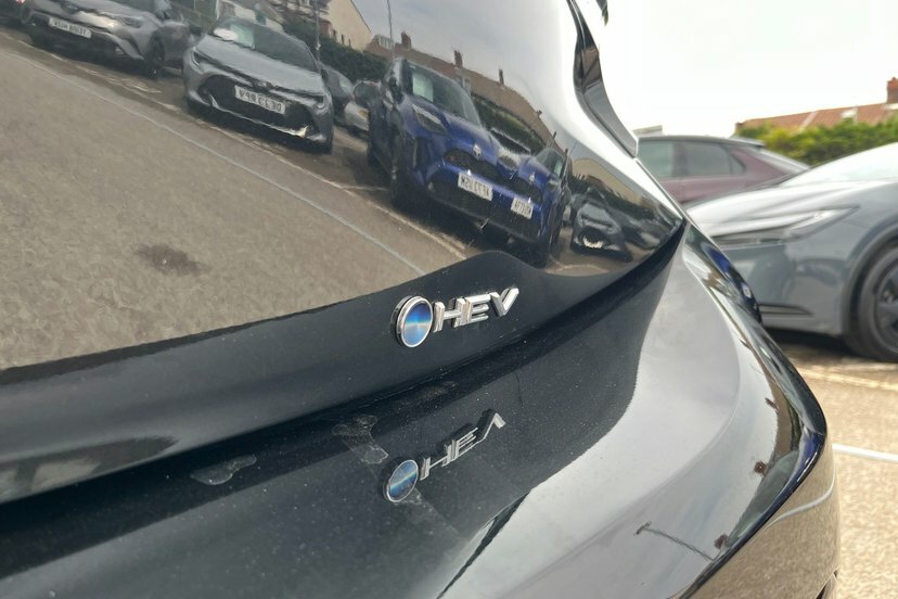 Toyota Corolla 1.8 Hybrid Excel Cvt Bi-tone Silver #40