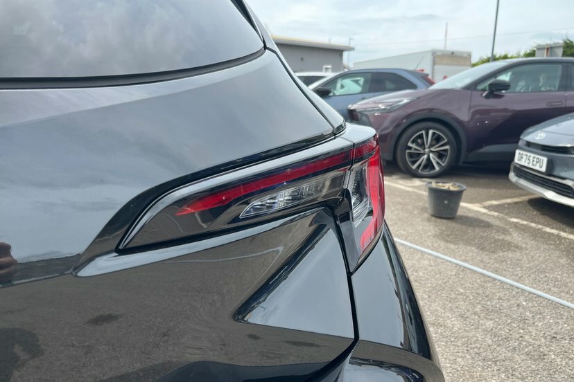 Toyota Corolla 1.8 Hybrid Excel Cvt Bi-tone Silver #41