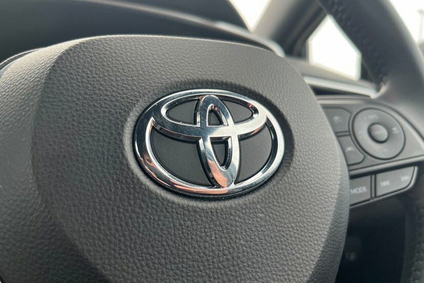 Toyota Corolla 1.8 Hybrid Excel Cvt Bi-tone Silver #13
