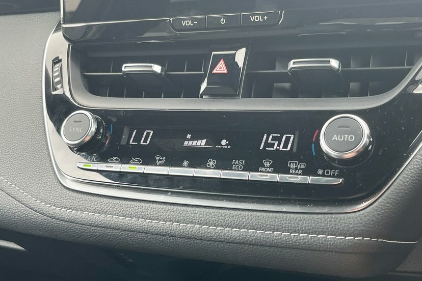 Toyota Corolla 1.8 Hybrid Excel Cvt Bi-tone Silver #16