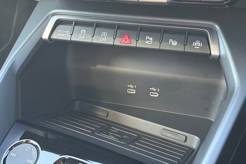 Audi A3 1.5 Tfsi 35 Black Edition Saloon Blue #51