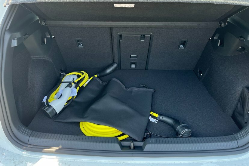Volkswagen e-Golf 1.5 Tsi Ehybrid 19.7Kwh Match Hatchback Black #10