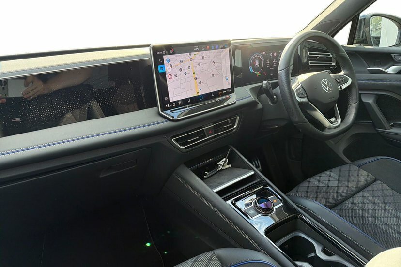 Volkswagen Tiguan 1.5 Etsi Mhev R-line Suv Hybrid Dsg 15 EF75FMP Green #2