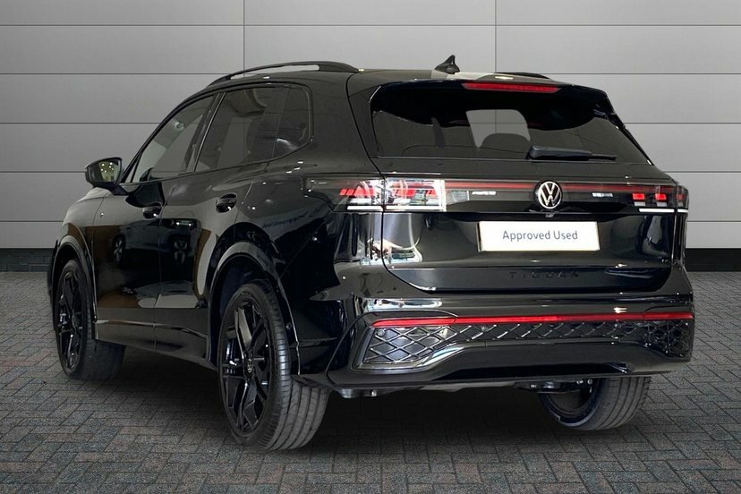 Volkswagen Tiguan 2.0 Tdi Black Edition Suv Dsg 150 Ps Black #3