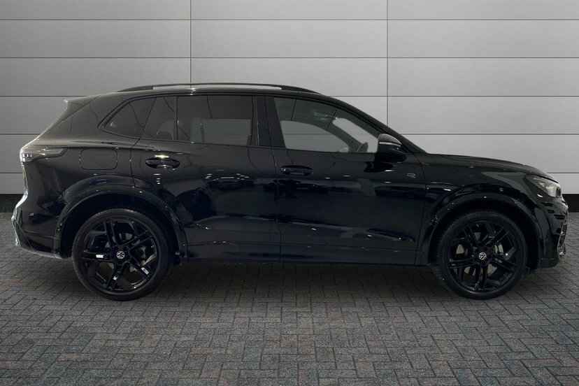 Volkswagen Tiguan 2.0 Tdi Black Edition Suv Dsg 150 Ps Black #4