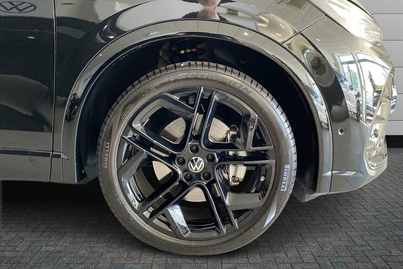 Volkswagen Tiguan 2.0 Tdi Black Edition Suv Dsg 150 Ps Black #5