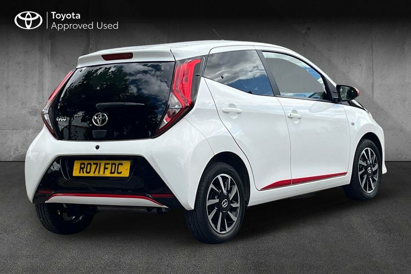 Toyota Aygo 1.0 Vvt-i X-trend Hatchback 71 RO71FDC White #2