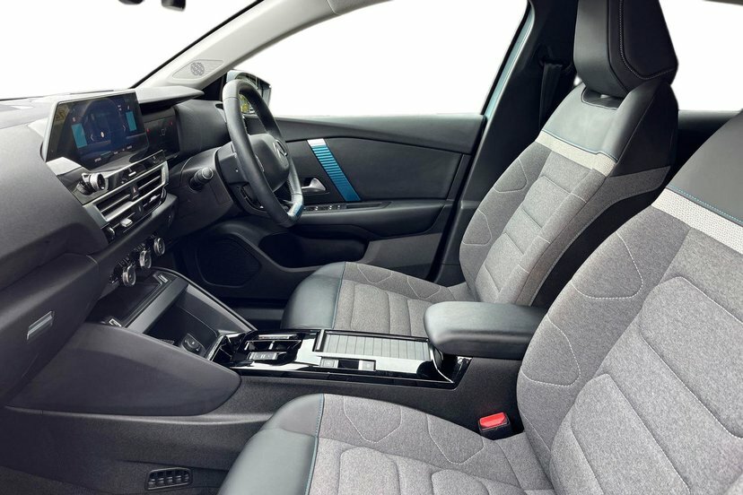 Citroen e-C4 50Kwh C-series Edition Hatchback Blue #2