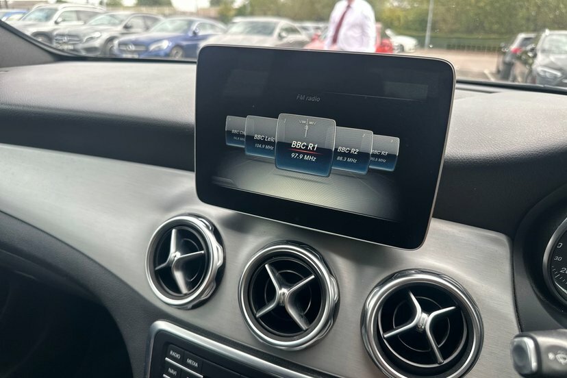 Mercedes-Benz GLA Class 1.6 Gla 180 Urban Edition 121 Bhp Black #14