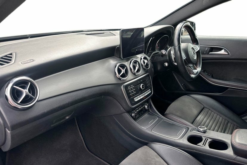 Mercedes-Benz GLA Class 1.6 Gla 180 Urban Edition 121 Bhp Black #9