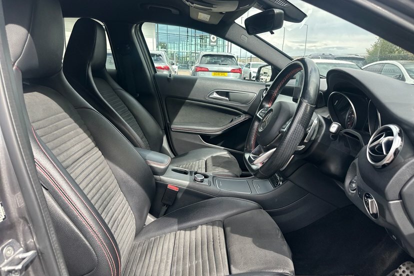 Mercedes-Benz GLA Class 1.6 Gla 180 Urban Edition 121 Bhp Black #27
