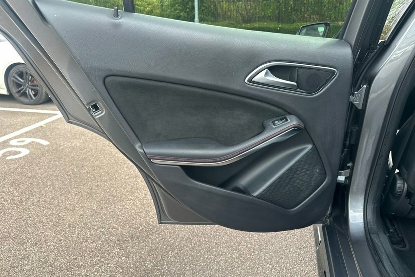 Mercedes-Benz GLA Class 1.6 Gla 180 Urban Edition 121 Bhp Black #42