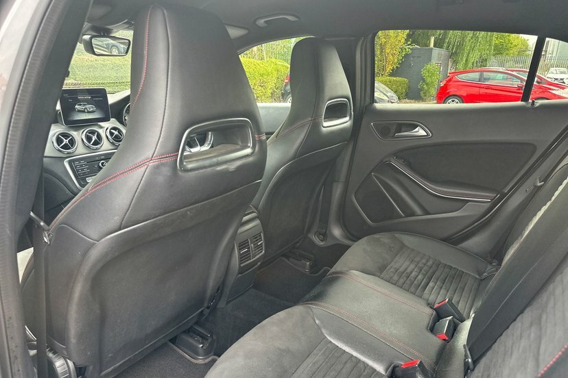 Mercedes-Benz GLA Class 1.6 Gla 180 Urban Edition 121 Bhp Black #41