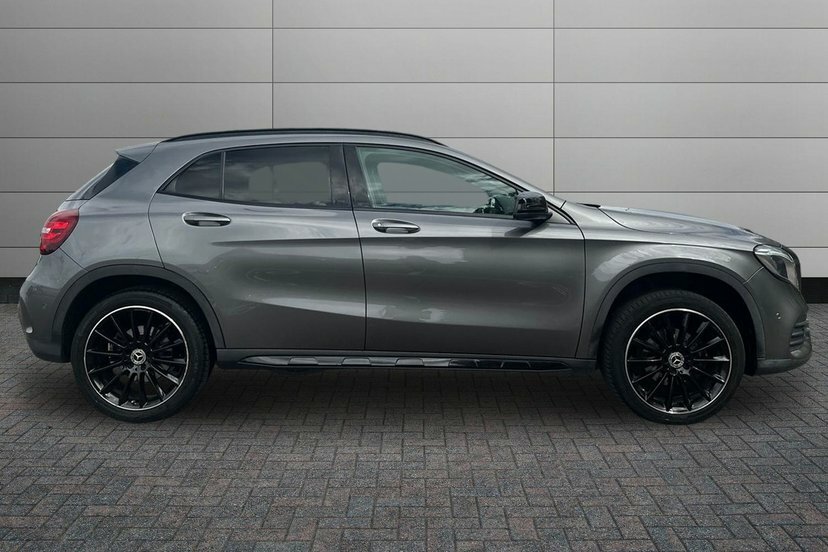Mercedes-Benz GLA Class 1.6 Gla200 Amg Line Edition Suv 7G-dct Grey #3