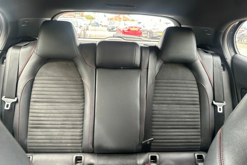 Mercedes-Benz GLA Class 1.6 Gla 180 Urban Edition 121 Bhp Black #25