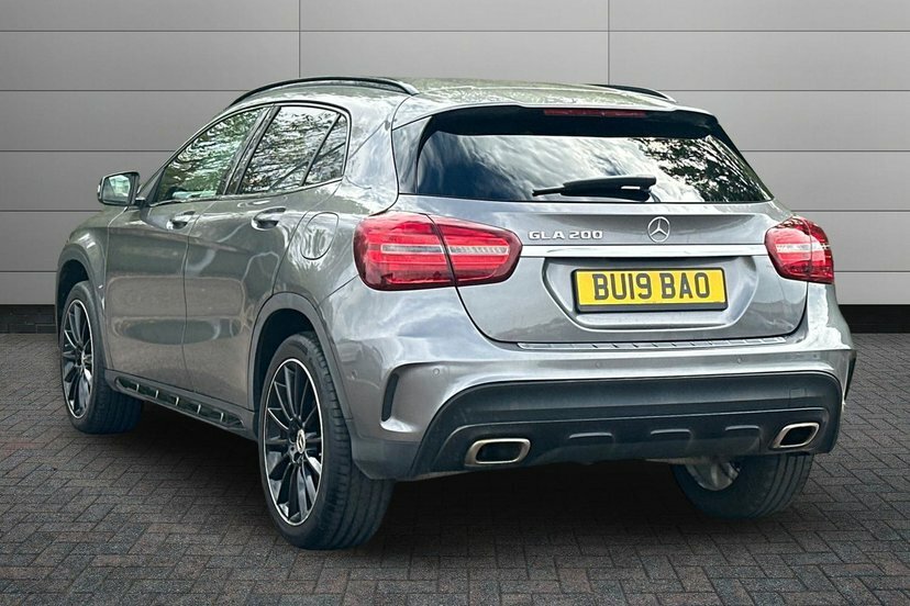 Mercedes-Benz GLA Class 1.6 Gla200 Amg Line Edition Suv 7G-dct Grey #2
