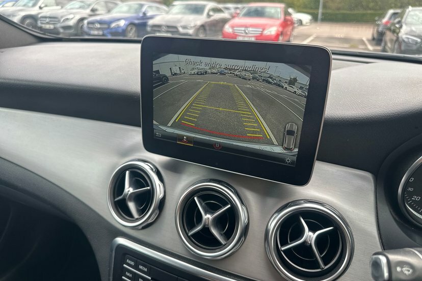 Mercedes-Benz GLA Class 1.6 Gla 180 Urban Edition 121 Bhp Black #19