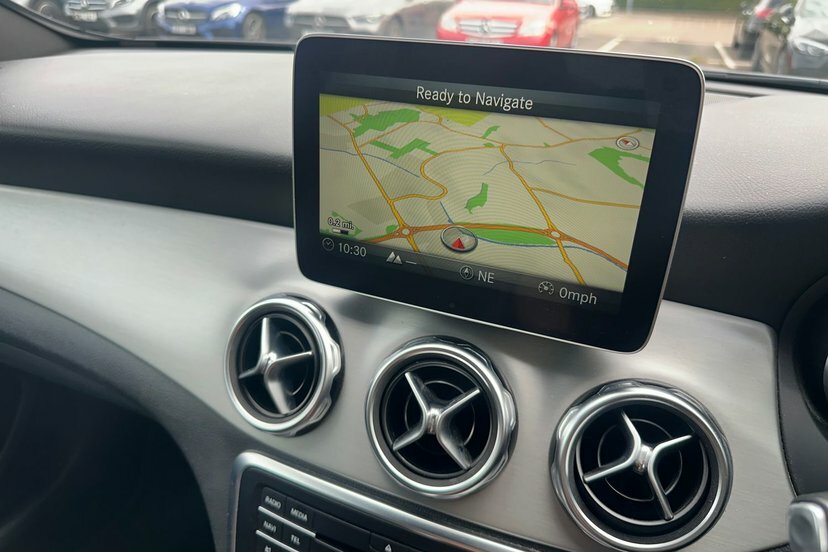 Mercedes-Benz GLA Class 1.6 Gla 180 Urban Edition 121 Bhp Black #17