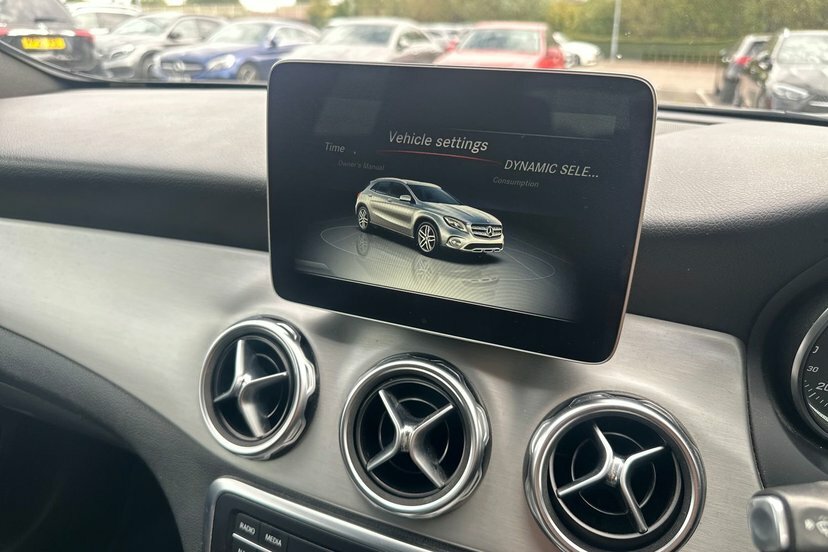 Mercedes-Benz GLA Class 1.6 Gla 180 Urban Edition 121 Bhp Black #18