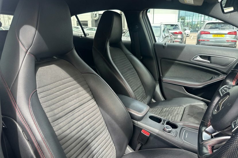 Mercedes-Benz GLA Class 1.6 Gla 180 Urban Edition 121 Bhp Black #28