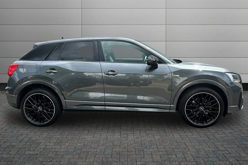 Audi Q2 1.5 Tfsi Cod 35 Black Edition Suv S Tro Grey #4