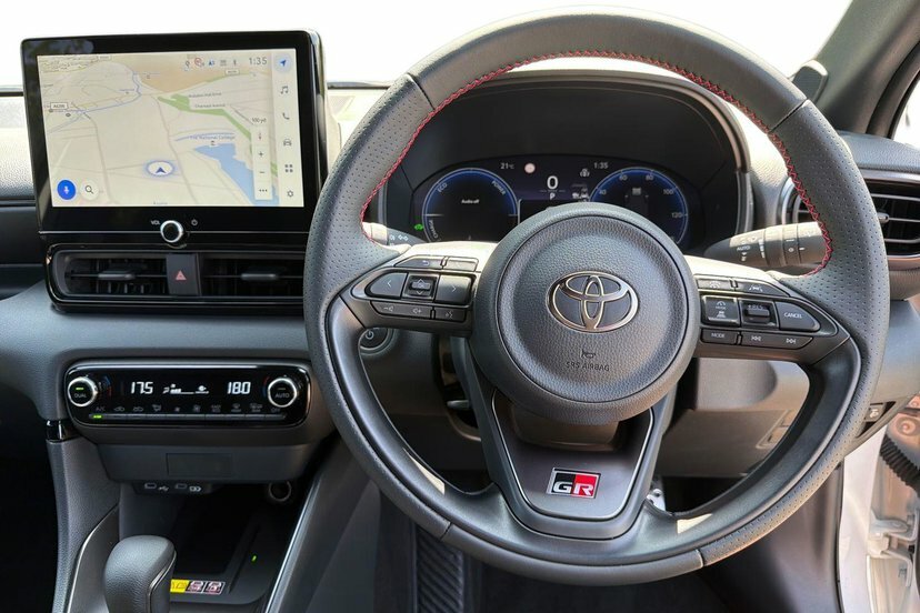 Toyota Yaris 1.5 Vvt-h Gr Sport E-cvt Black #6