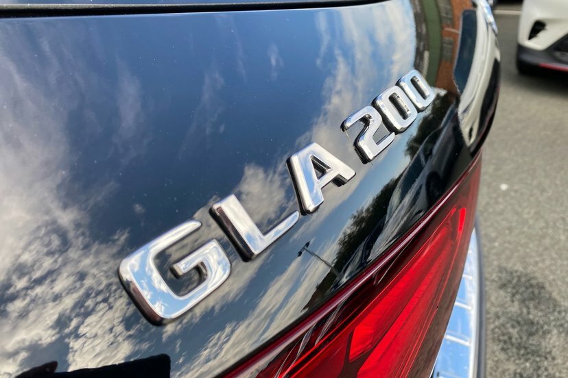 Mercedes-Benz GLA Class 2.0 Gla220d Amg Line Premium Suv 8G-d Black #19