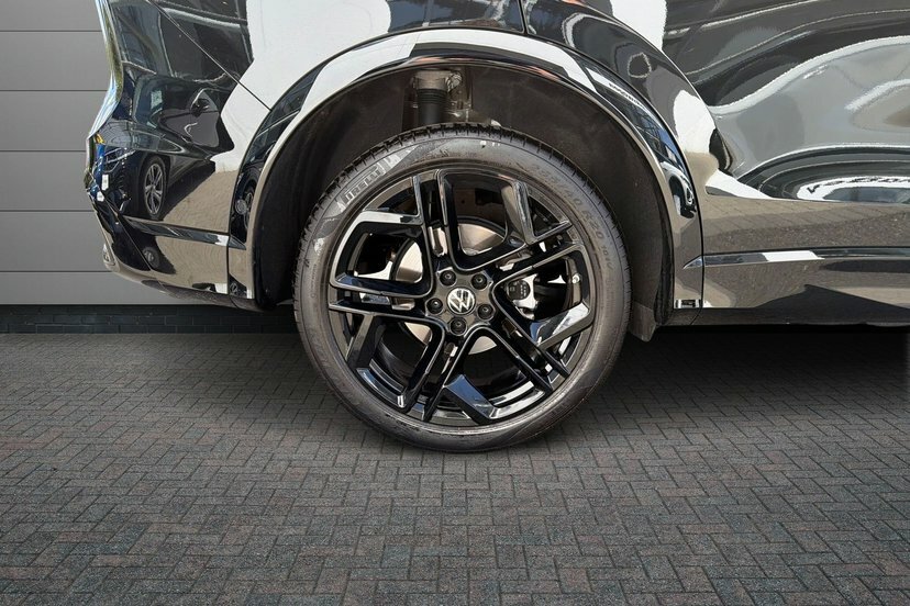 Volkswagen Tiguan 2.0 Tdi Black Edition Suv Dsg 150 Ps Black #5