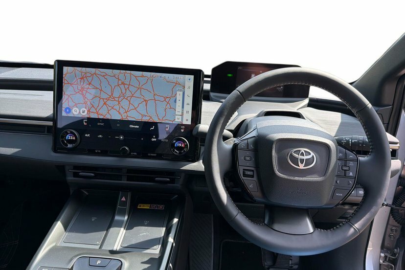 Toyota bZ4X 74.7Kwh Design Touring 224 Ps Silver #4