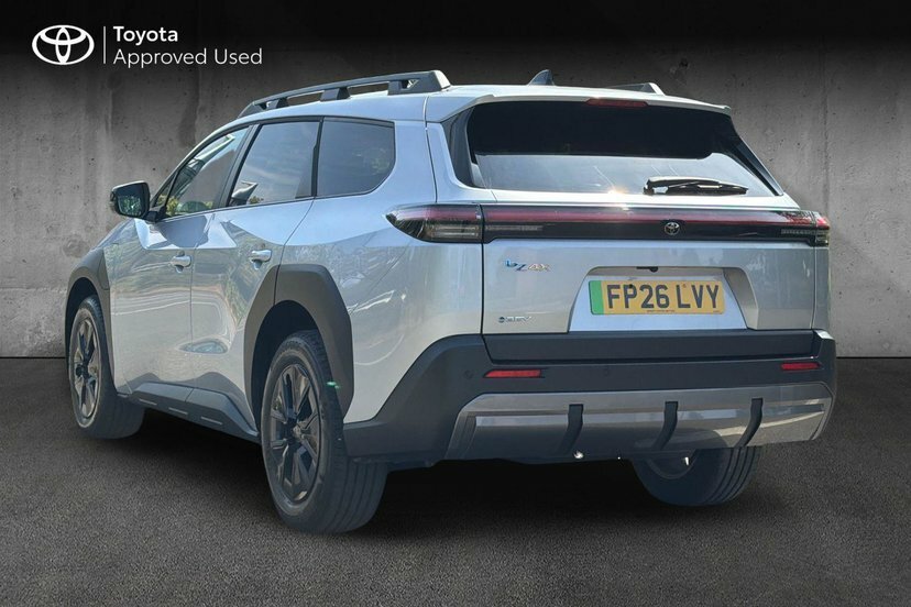 Toyota bZ4X 74.7Kwh Design Touring 224 Ps Silver #4