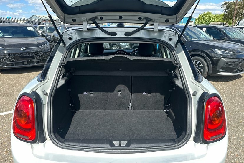 Mini Hatch 5-Door - 35 Road Tax Media Pack XL Chili Grey #9