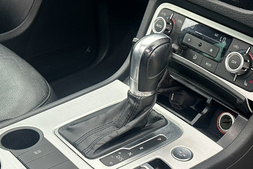 Volkswagen Touareg White #8