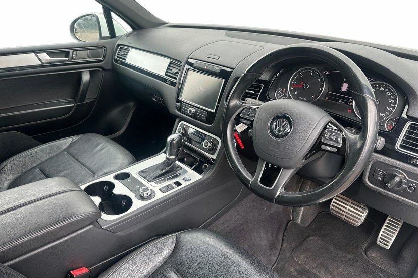Volkswagen Touareg White #6