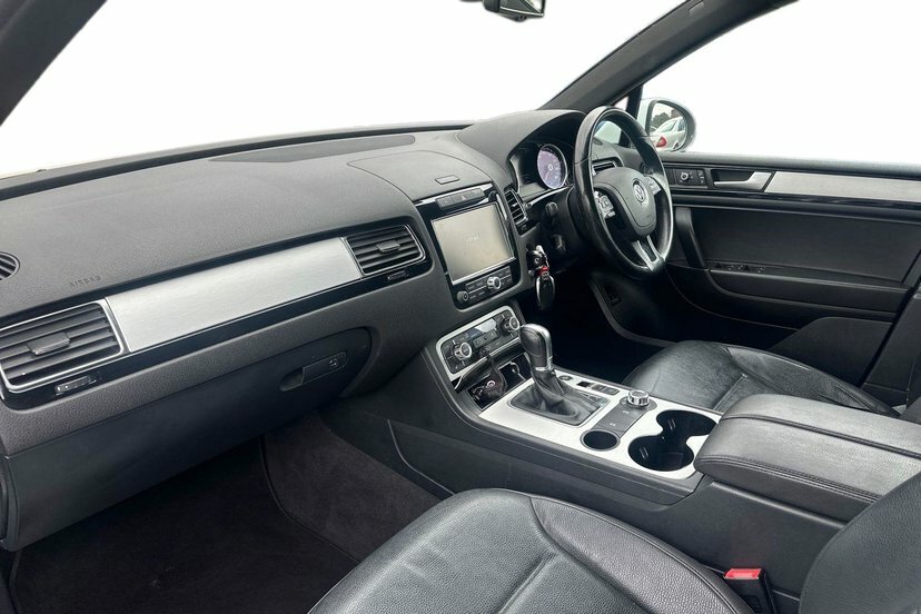 Volkswagen Touareg White #2