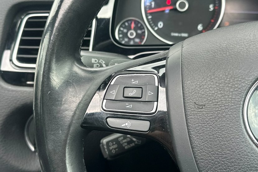 Volkswagen Touareg White #18