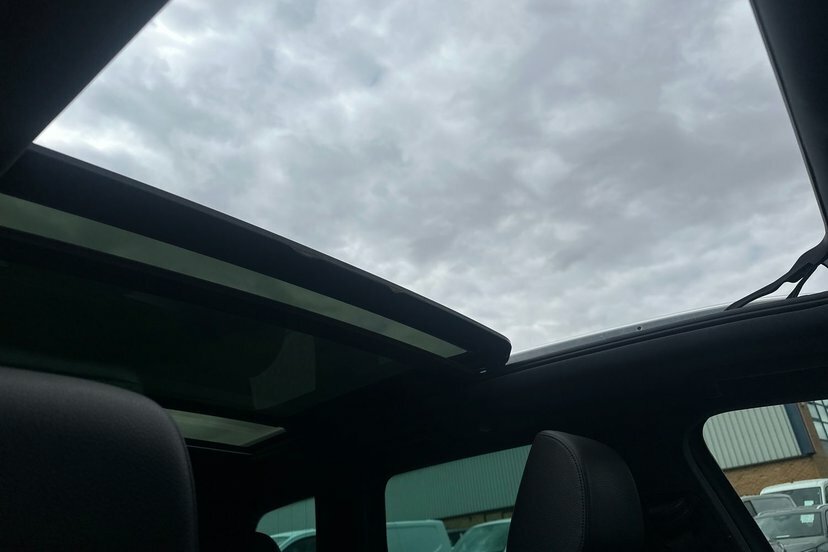 Volkswagen Touareg White #17