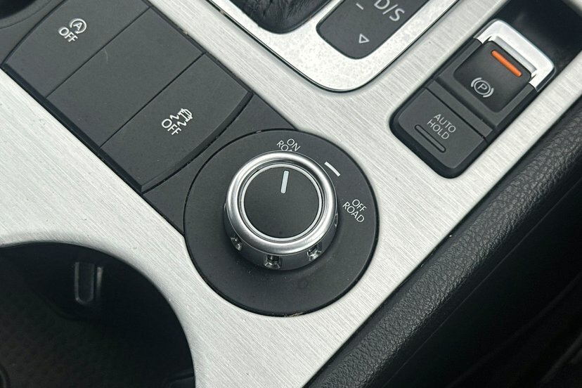 Volkswagen Touareg White #29