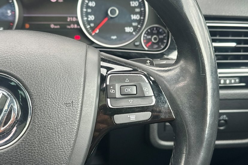 Volkswagen Touareg White #19