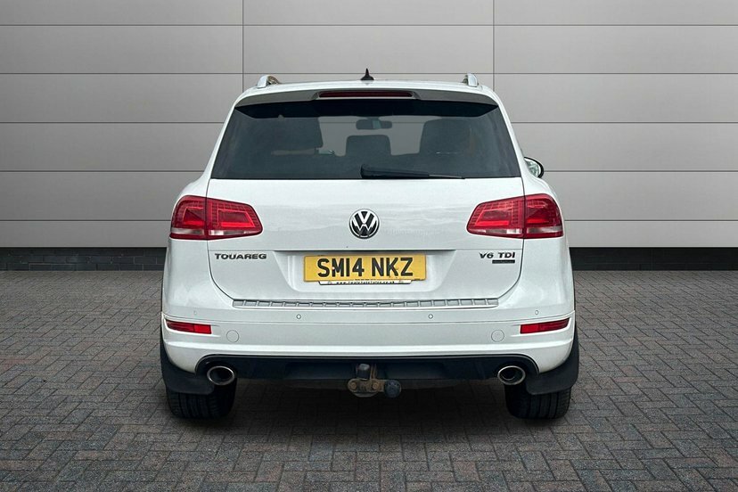 Volkswagen Touareg White #12