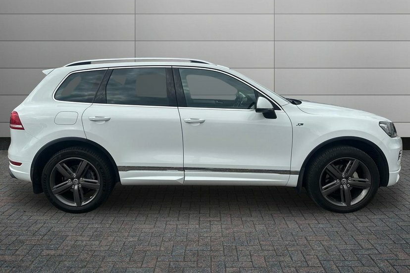 Volkswagen Touareg White #4