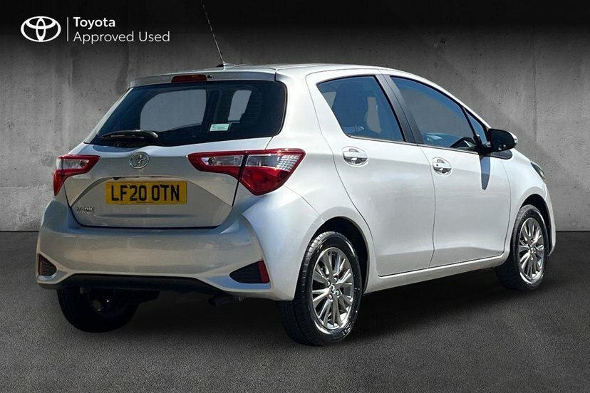 Toyota Yaris 1.5 Vvt-i Icon Hatchback 111 Ps Silver #2