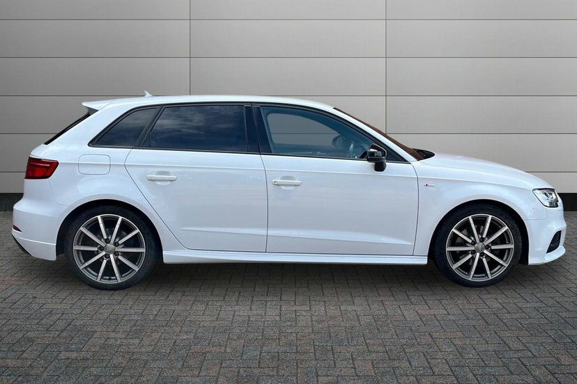 Audi A3 2.0 Tfsi Black Edition Sportback White #4