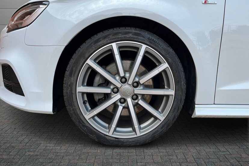 Audi A3 2.0 Tfsi Black Edition Sportback White #5