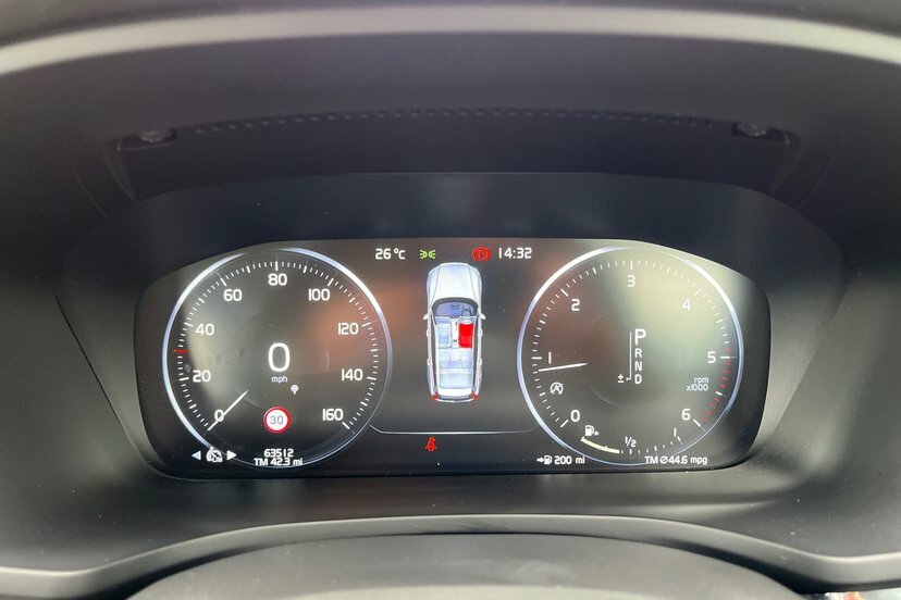 Volvo V60 2.0 D3 Momentum Estate Grey #20