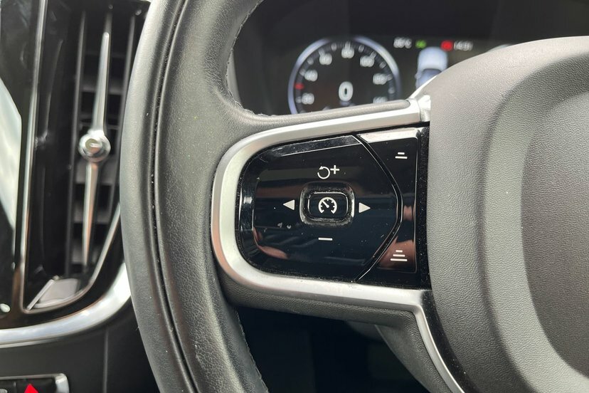 Volvo V60 2.0 D3 Momentum Estate Grey #18