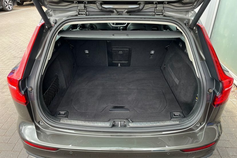 Volvo V60 2.0 D3 Momentum Estate Grey #9