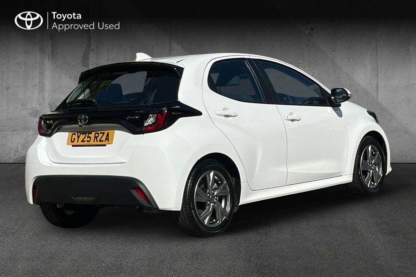 Toyota Yaris 1.5 Vvt-h Icon Hatchback Hybrid E-cvt White #2