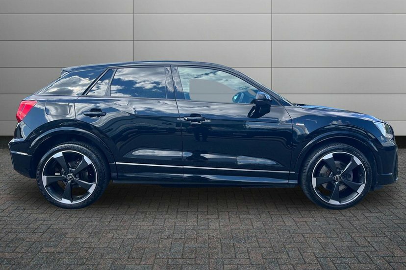Audi Q2 1.5 Tfsi Cod 35 Black Edition Suv S Tro Black #4