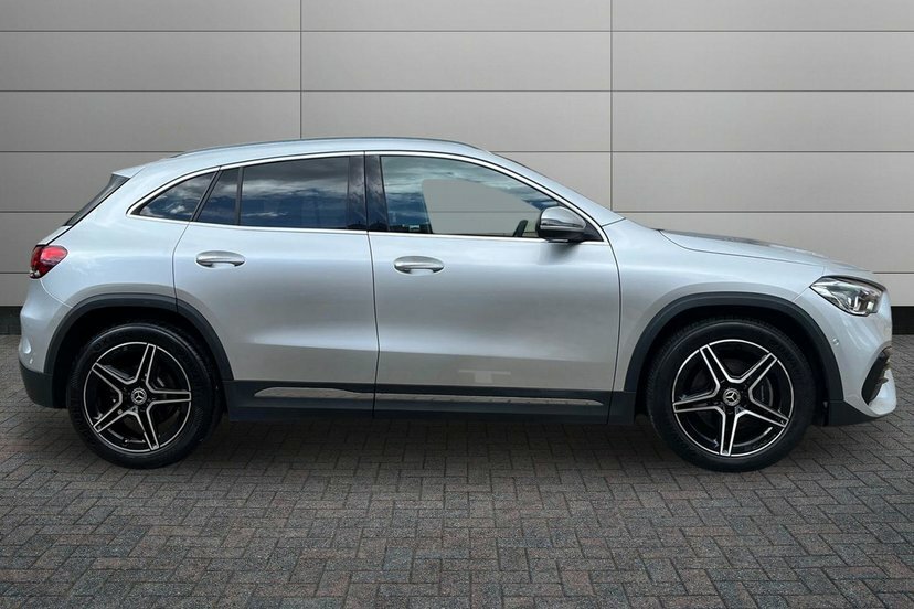 Mercedes-Benz GLA Class Gla200 Amg Line Premium Silver #3