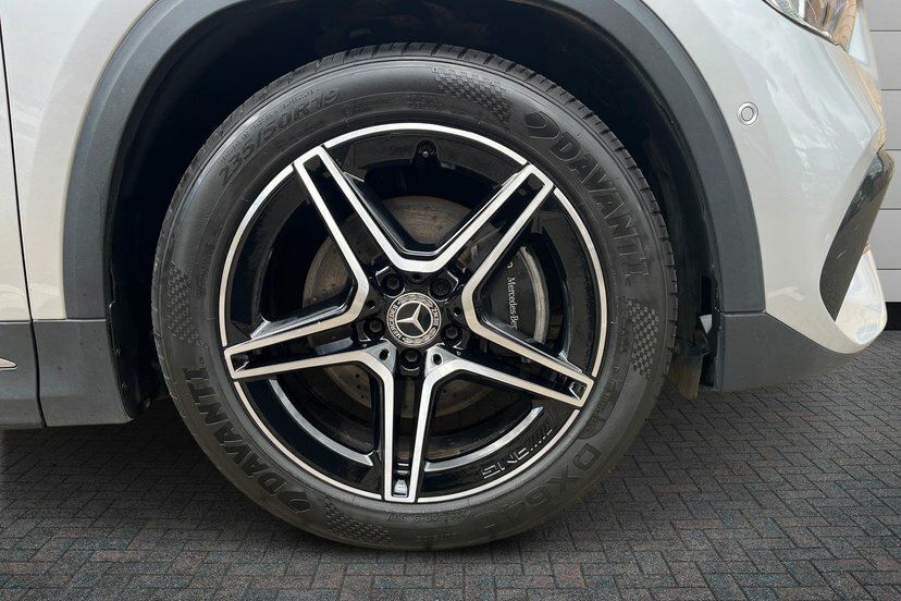 Mercedes-Benz GLA Class Gla200 Amg Line Premium Silver #4